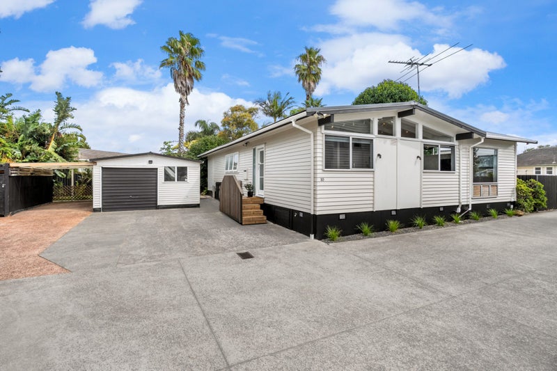 10 Montmere Avenue, Te Atatu Peninsula, Auckland - Carousel 1