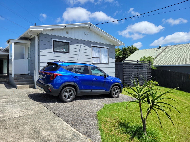 3 Huruhuru Road, Massey, Auckland - Carousel 2