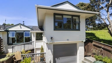 92A Churton Drive, Churton Park, Wellington - Carousel 1