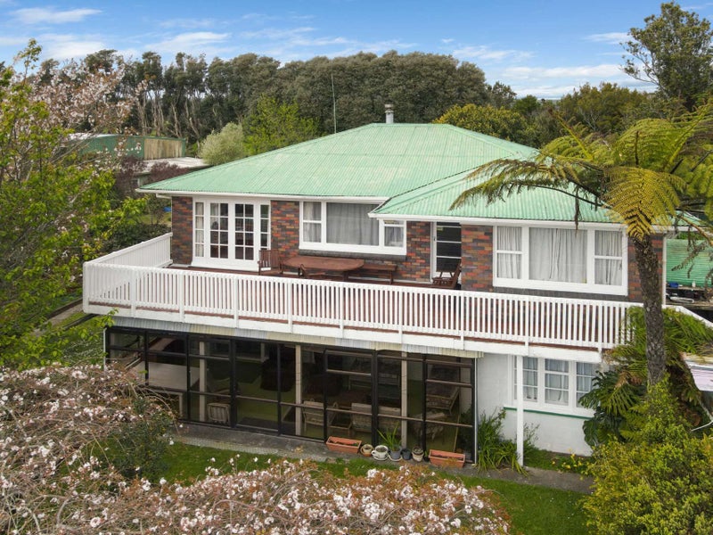 1216 Scenic Drive North, Swanson, Auckland - Carousel 1
