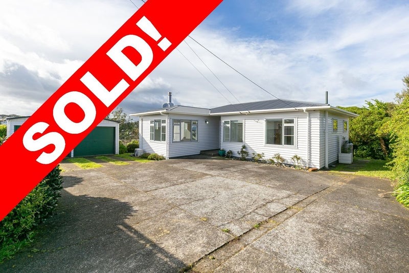 86 Ruskin Road, Newlands, Wellington - Carousel 1
