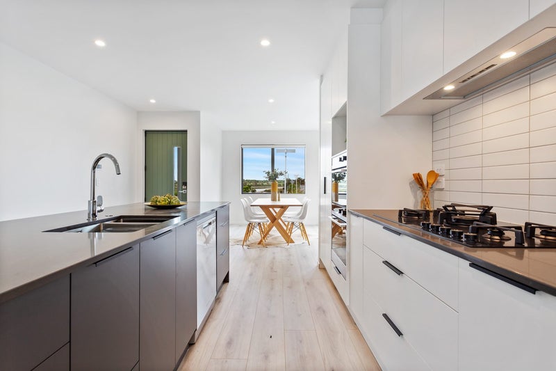 5 Parkmore Drive, Rosehill, Papakura - Carousel 2