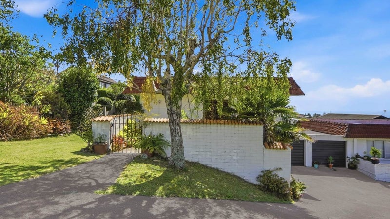 1/29 Aberdeen Road, Castor Bay, Auckland - Carousel 1