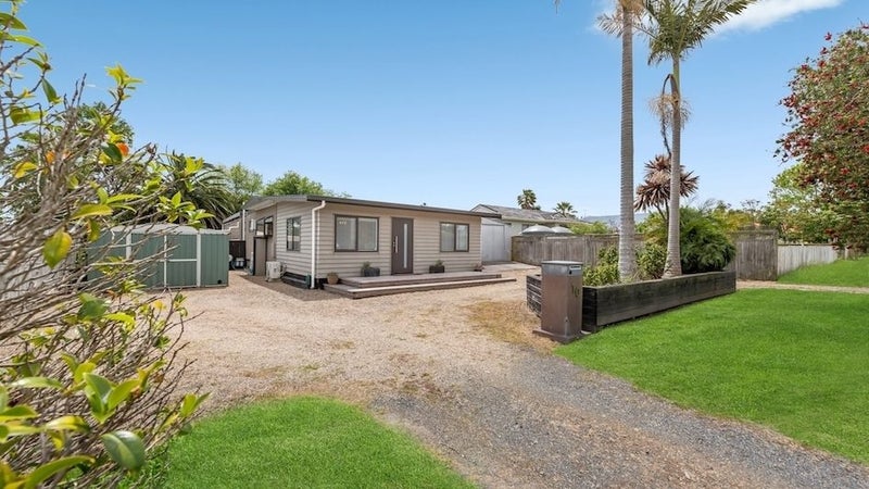 10 Fourth View Avenue, Beachlands, Auckland - Carousel 1