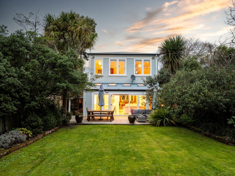 8 Carrington Street, Mount Cook, Wellington - Carousel 1