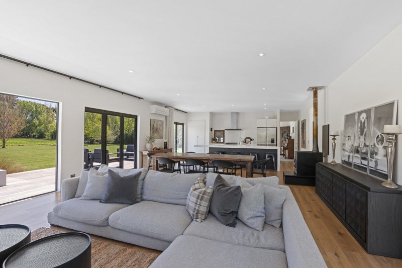 106 Holmes Road, Christchurch - Carousel 2