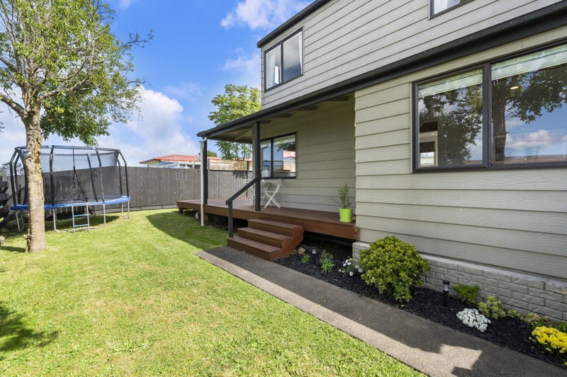 2/7 Ranch Avenue, Beach Haven, Auckland - Carousel 1