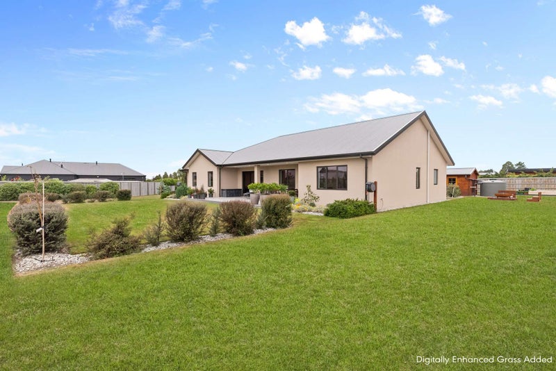 11 Paradise Way, Amberley, Amberley - Carousel 2