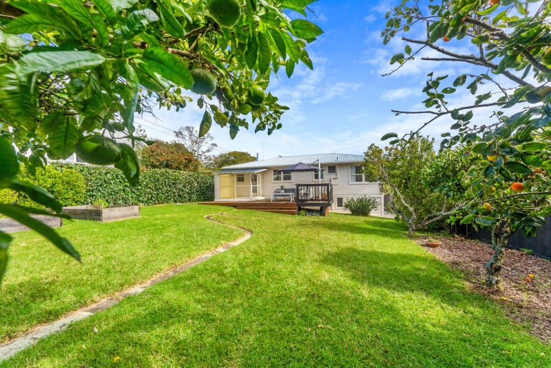 39 Mahara Avenue, Birkenhead, Auckland - Carousel 1