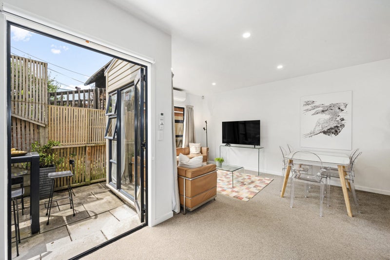 2A Lewisville Terrace, Thorndon, Wellington - Carousel 2