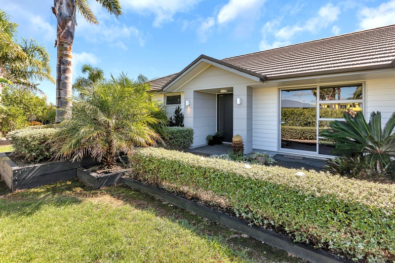 2 Paradise Point Place, One Tree Point - Carousel 2