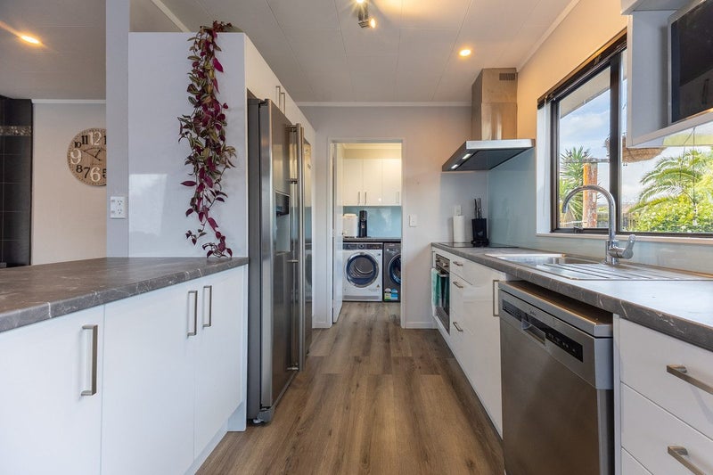 23 Rosewood Place, Paraparaumu - Carousel 2