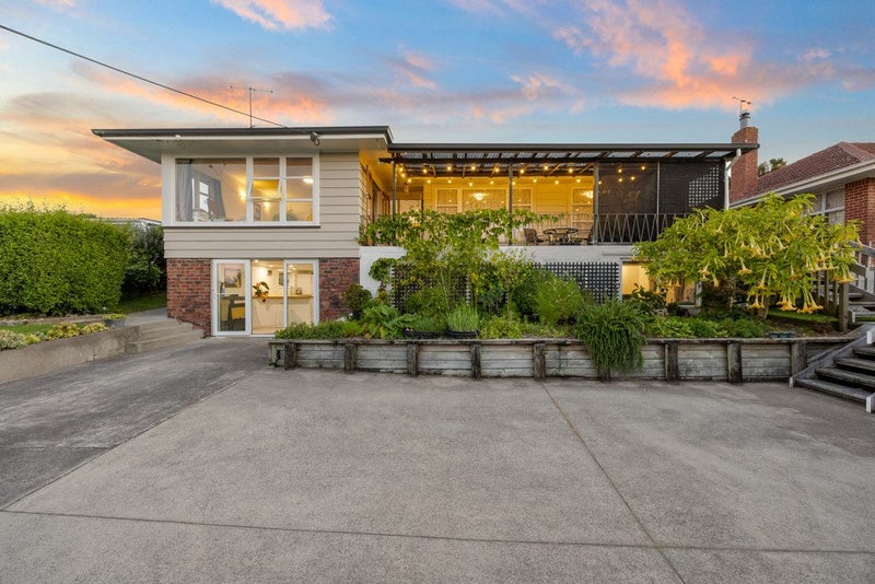 14 Sherwood Avenue, Te Atatu South, Auckland - Carousel 1