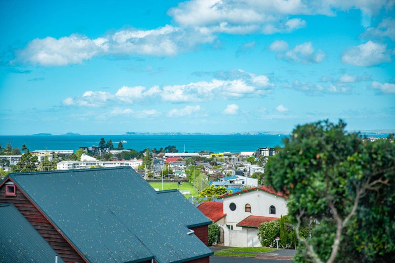 2D Robin Lane, Browns Bay, Auckland - Carousel 1