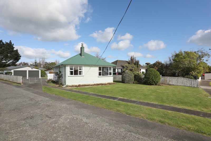 14 Ward Street, Bulls - Carousel 21