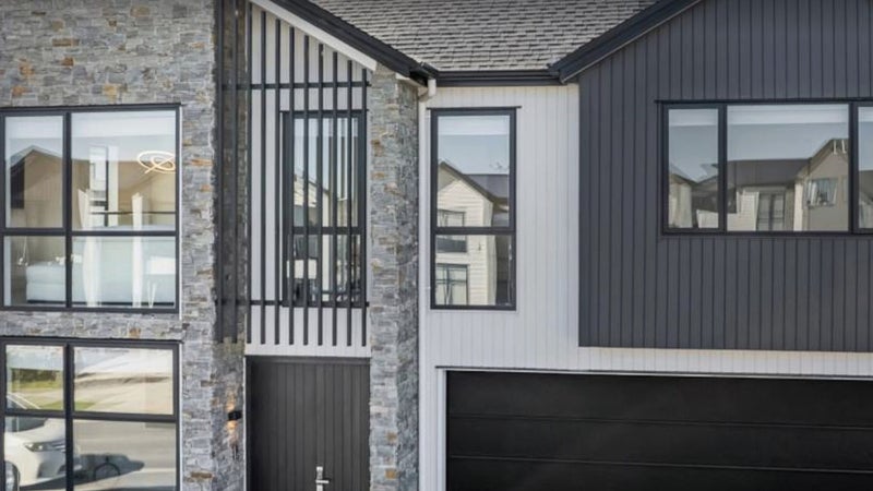 5 Woodacre Street, Flat Bush, Auckland - Carousel 1