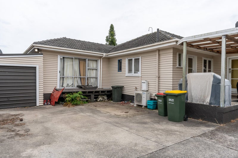 35 Lake Crescent, Hamilton Lake, Hamilton - Carousel 13