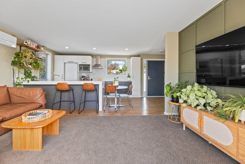 2/126A Middlepark Road, Sockburn, Christchurch - Carousel 1