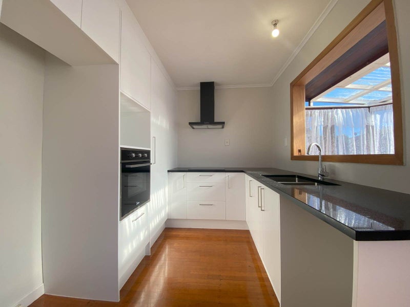 2 Te Kanawa Crescent, Henderson, Waitakere City, Auckland - Carousel 1