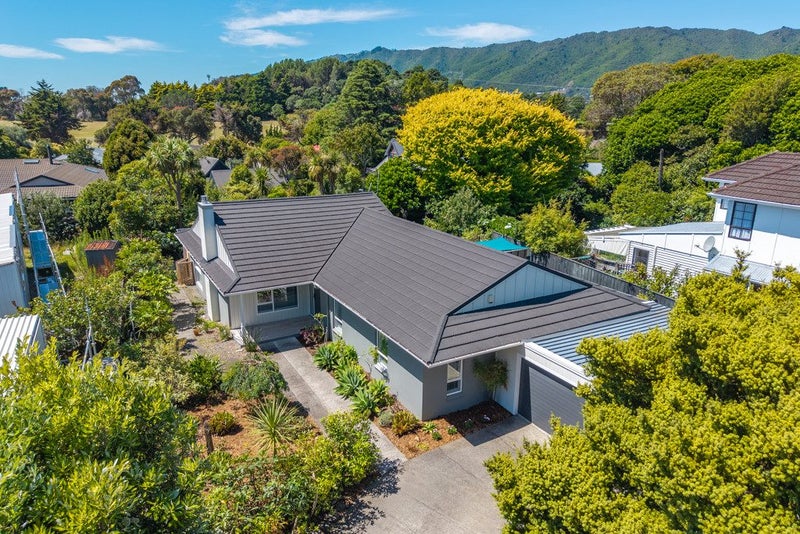 8 Millvale Street, Waikanae - Carousel 1