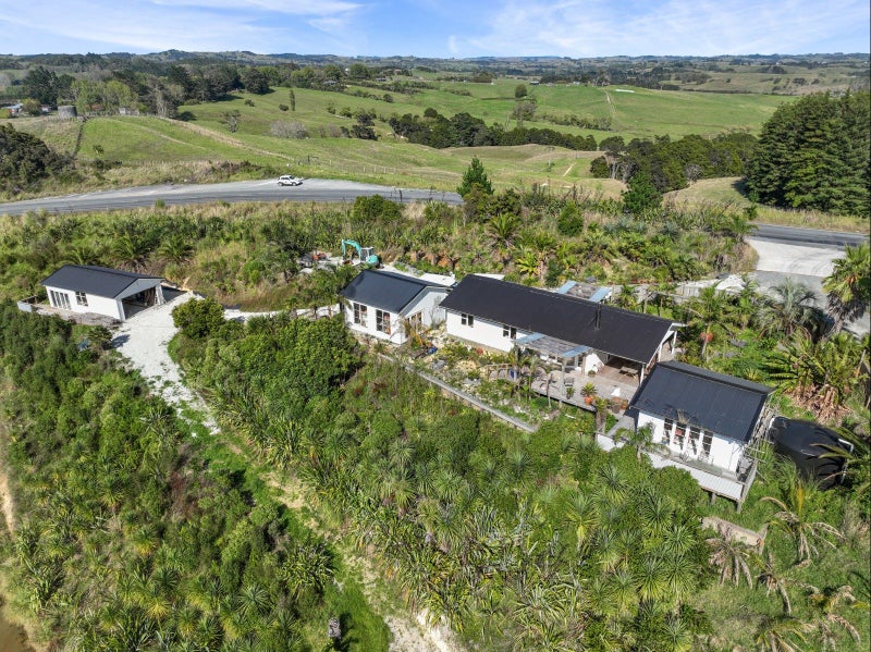 609 Baldrock Road, Kaiwaka - Carousel 1