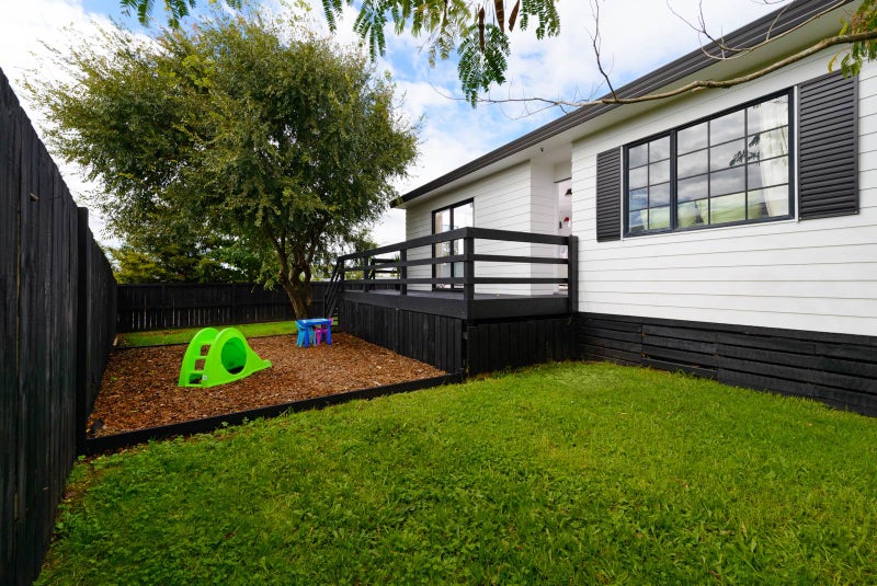 9 Riserra Drive, Ranui, Auckland - Carousel 2