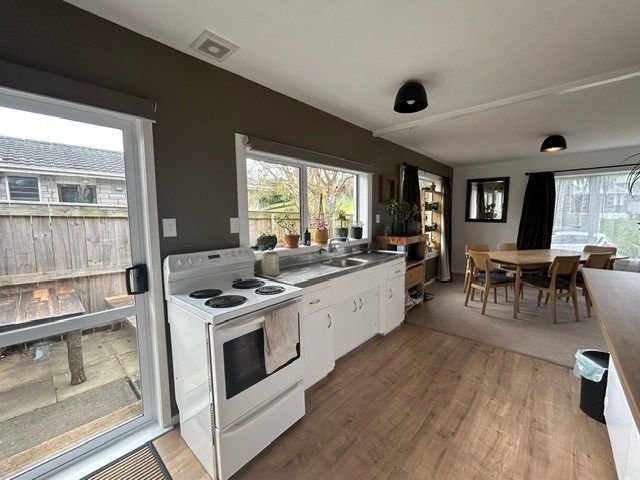 31B Tui RD, Raumati Beach, Raumati Beach - Carousel 2