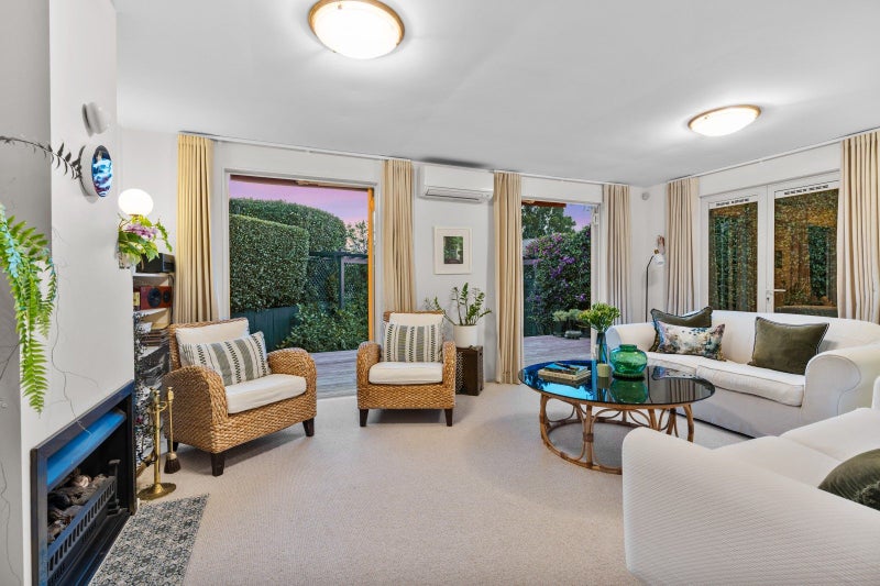 2/7 Morton Avenue, Forrest Hill, Auckland - Carousel 1