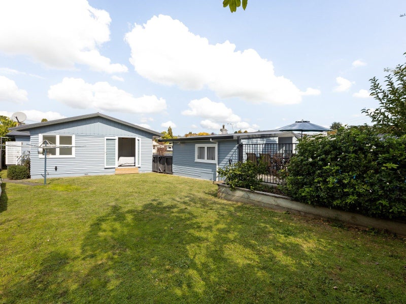 14 Manapouri Place, Glenview, Hamilton - Carousel 3