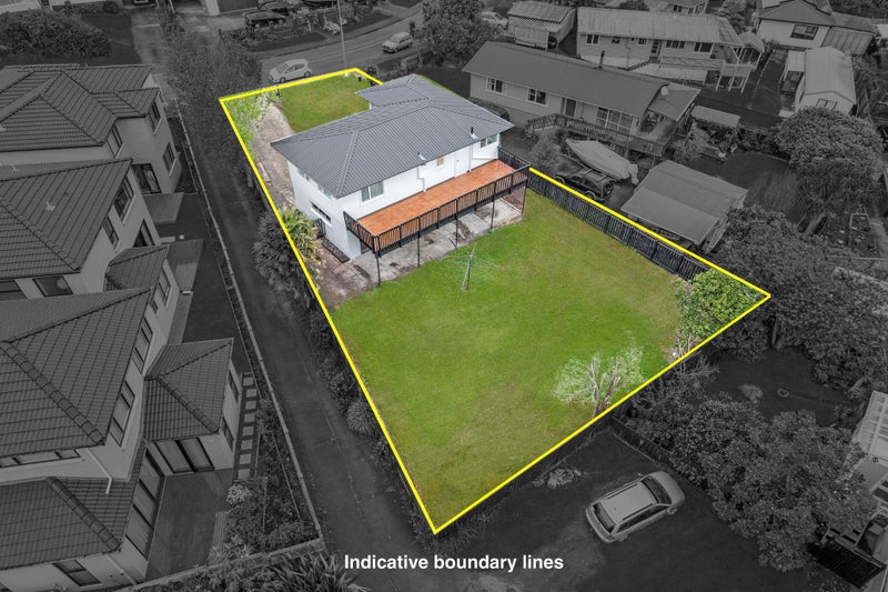 12 Ozich Avenue, Te Atatu South, Waitakere City, Auckland - Carousel 24