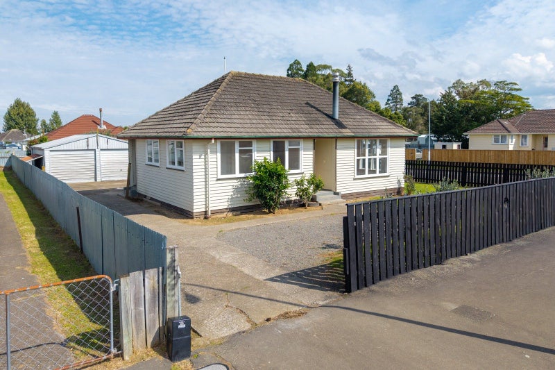 31 James Street, Dannevirke - Carousel 1