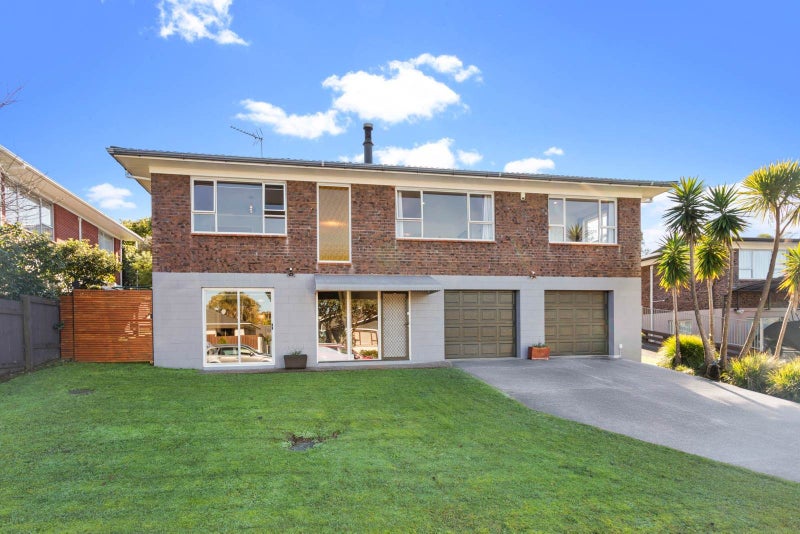 18 Nui Mana Place, Te Atatu South, Auckland - Carousel 1