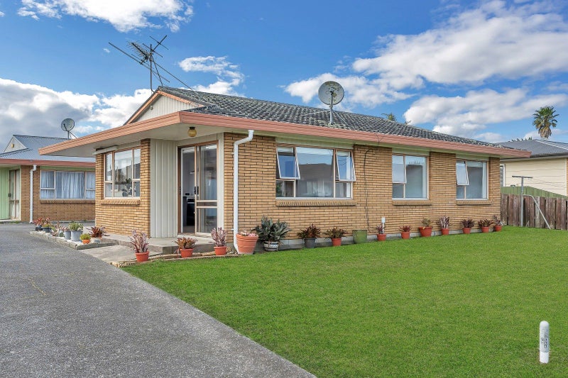 17 Edgewater Parade, Waiuku, Waiuku - Carousel 1