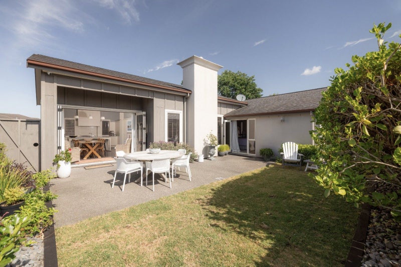 39 Twin Oak Avenue, Papamoa Beach, Papamoa - Carousel 1