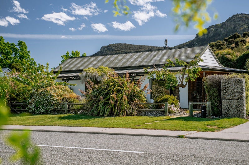 85 Lagoon Avenue, Albert Town, Wanaka - Carousel 1