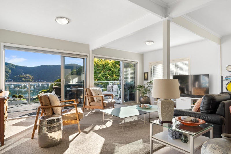 7 Arthur Crescent, Waikawa, Picton - Carousel 1