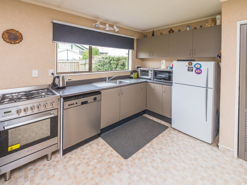 14 Akepiro Place, Tawhero, Whanganui - Carousel 2