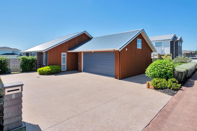 8 Giarni Place, Karaka, Papakura - Carousel 1