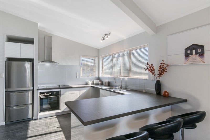 2/618 Glenfield Road, Bayview, Auckland - Carousel 2