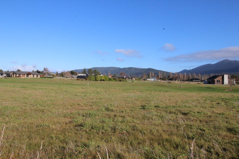 22 Vancouver Place, Te Anau, Te Anau - Carousel 2