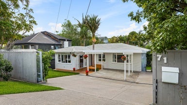 1/71 Saddleback Rise, Murrays Bay, Auckland - Carousel 1