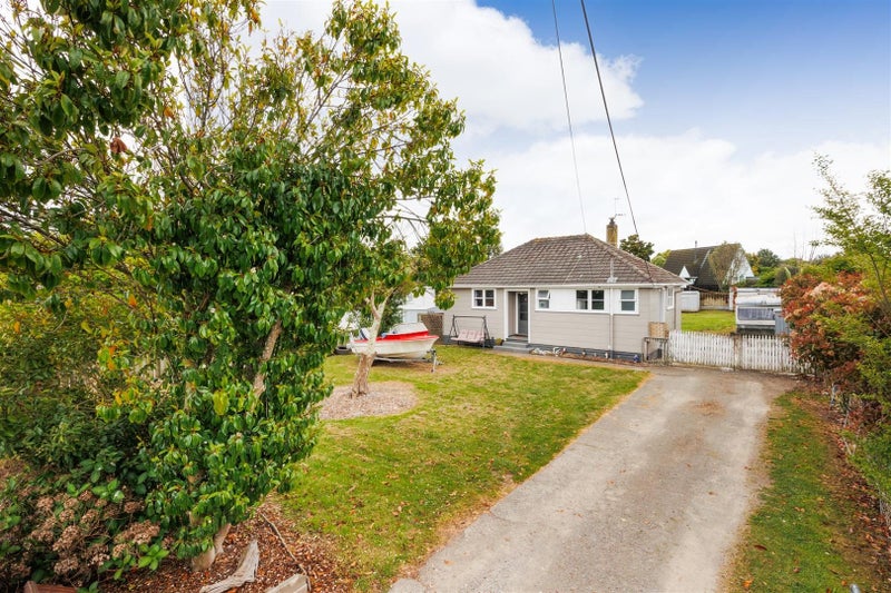 6 Johnson Street, Bulls - Carousel 1