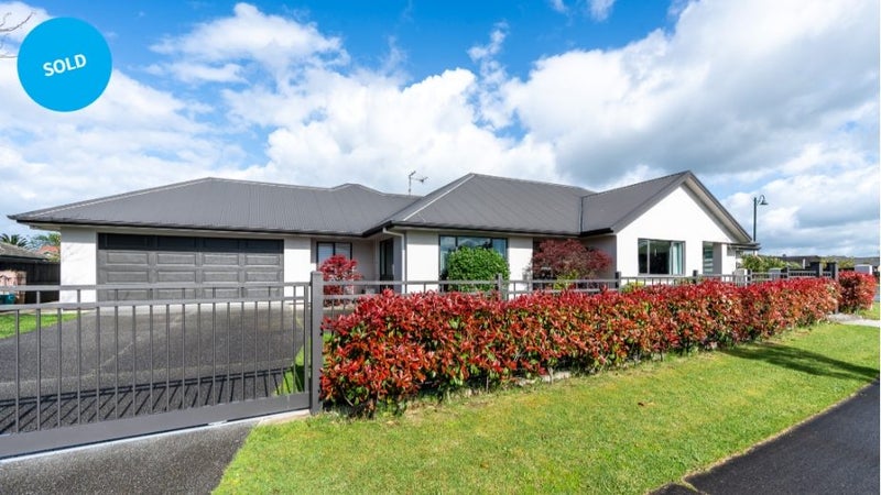 1 Whitford Place, Rototuna North, Hamilton - Carousel 1