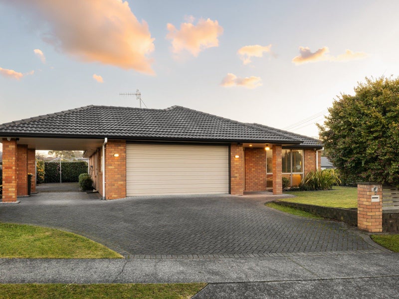 2 Mews Place, Forest Lake, Hamilton - Carousel 1