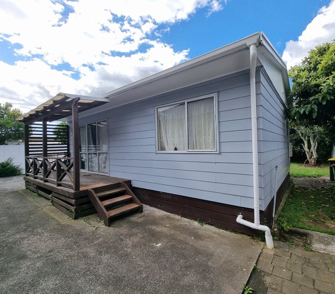 13 Wroughton Crescent, Otara, Auckland - Carousel 1
