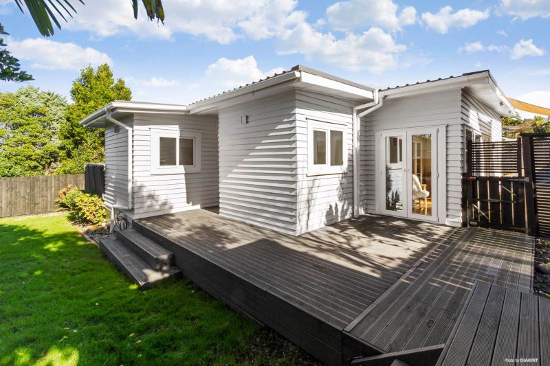 6B Lantana Road, Green Bay, Auckland - Carousel 2