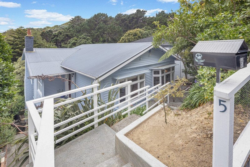 5 Jackson Street, Island Bay, Wellington - Carousel 2