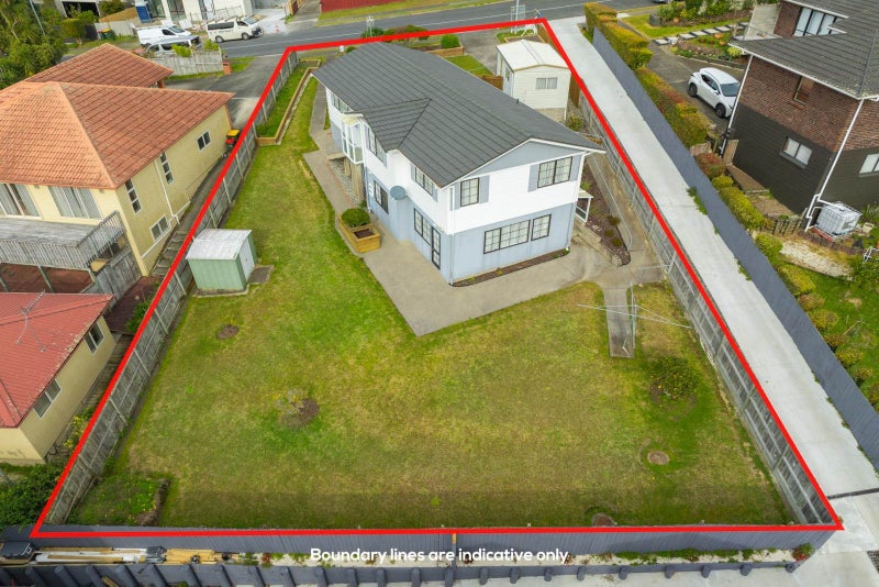 142 Oaktree Avenue, Browns Bay, Auckland - Carousel 1