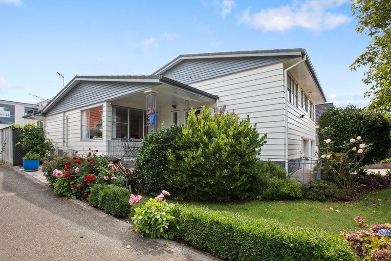 71 Queens Grove, Hutt Central, Lower Hutt - Carousel 1