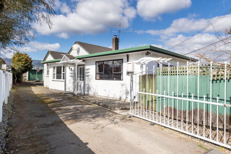 23 Weka Grove, Elderslea, Upper Hutt - Carousel 2